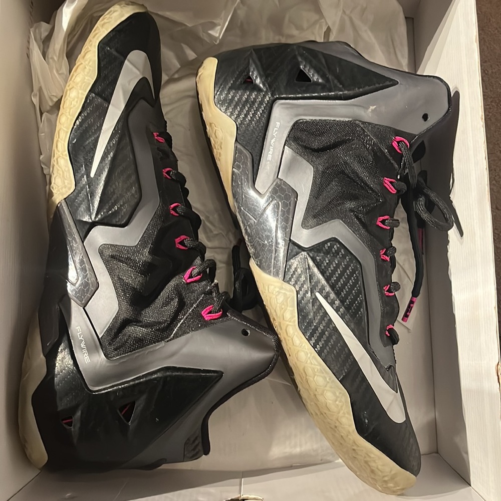 Lebron 12 Miami Nights - Picture 3 of 4